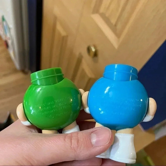 M&M's Green and Blue Candy Plastic Holiday Easter Holder Figures Lot of 2 - Picture 8 of 8